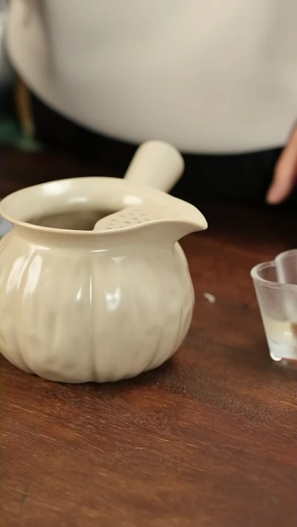 【闪购商品】无侧把陶壶1个