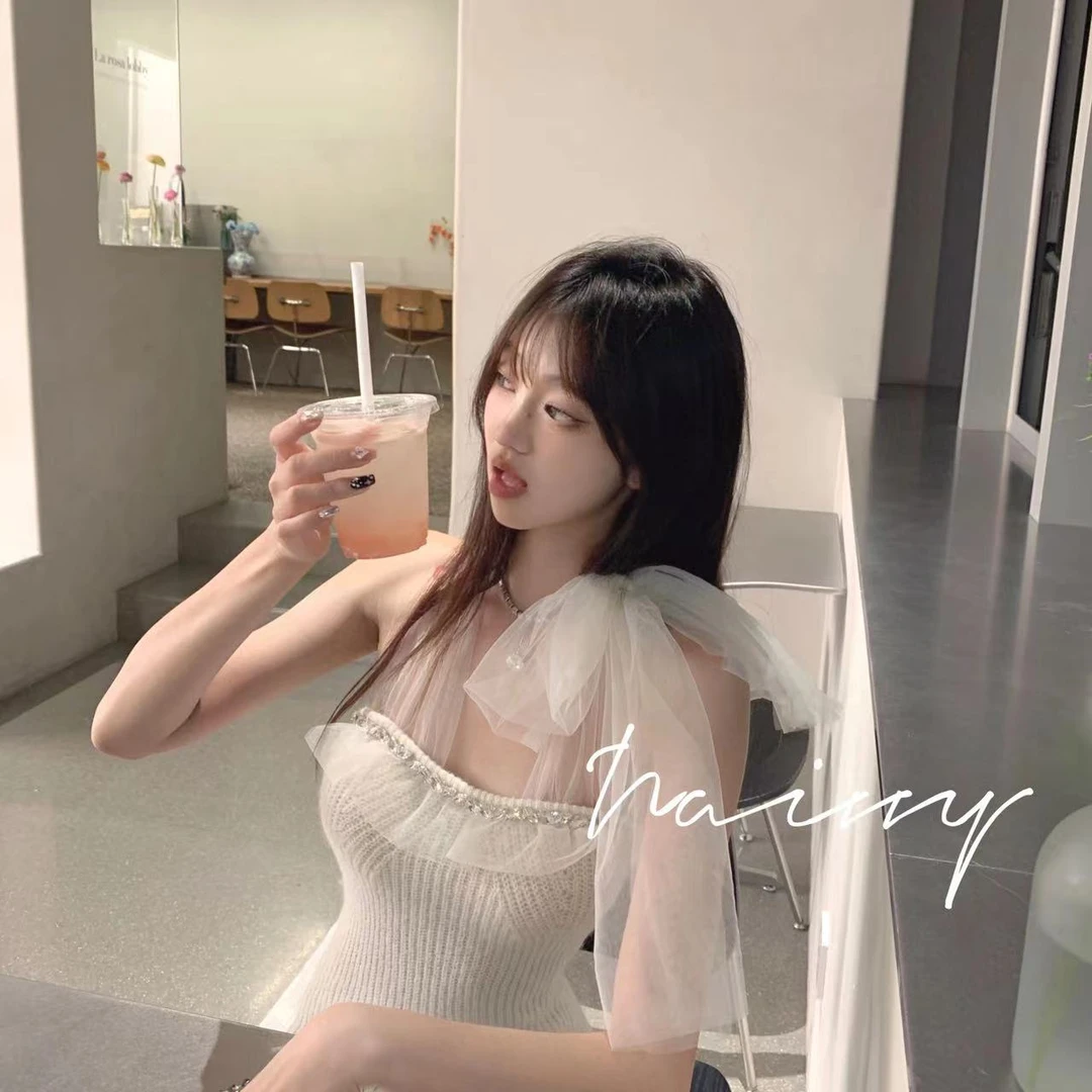 NAIVVY【黎明舞会】秋季气质紧身包臀针织露肩纯欲挂脖绑带连衣裙