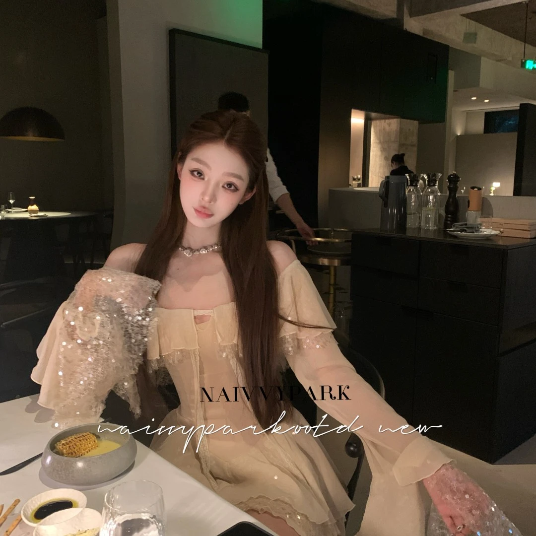 NAIVVY【月神降临】秋季连衣裙显瘦收腰气质公主纯欲露肩设计感