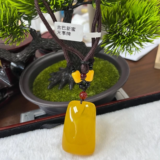 W040古巴新蜜 无事牌 毛衣链黄