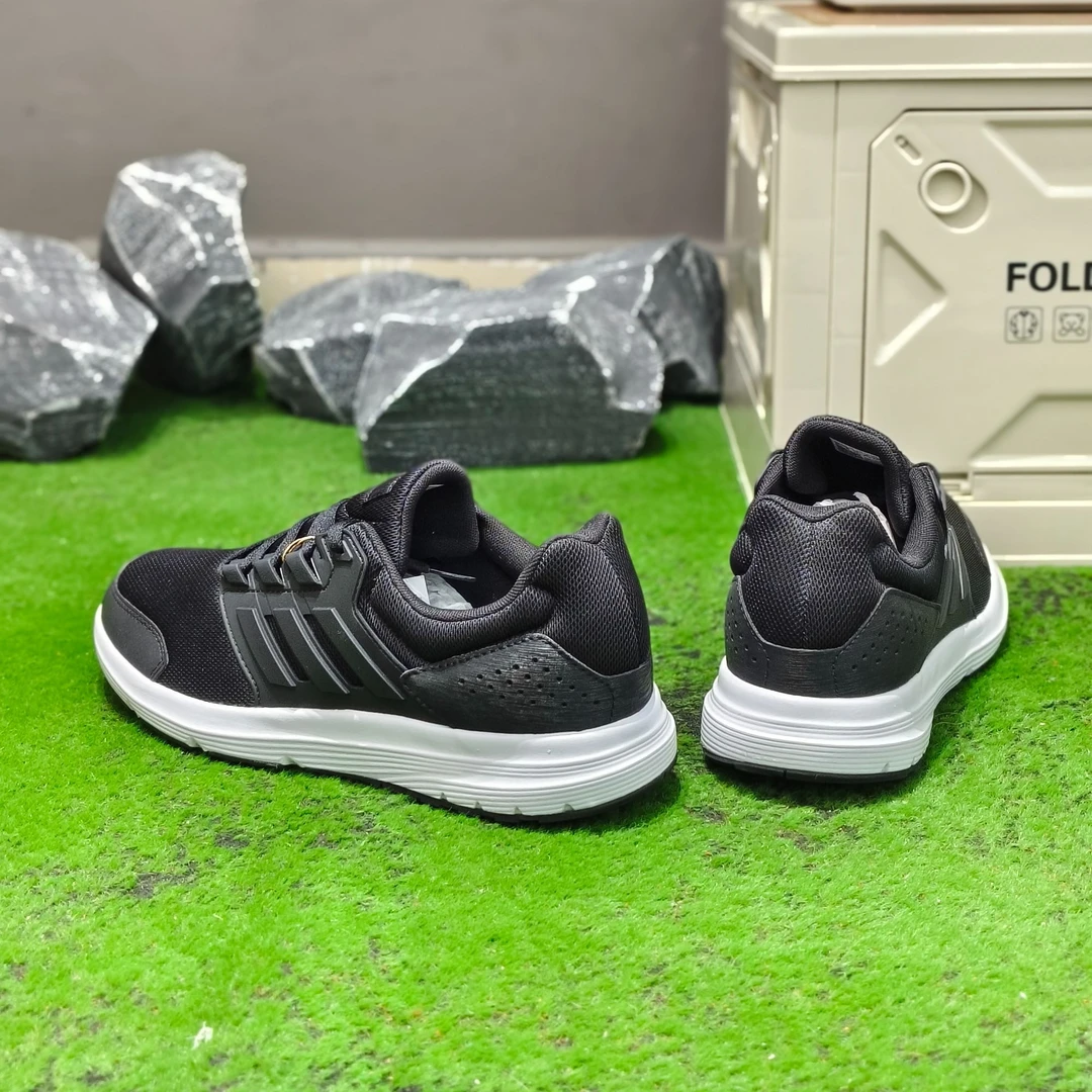阿迪达斯~~男鞋秋季新款低帮轻便黑色网面运动鞋跑步鞋潮F36163