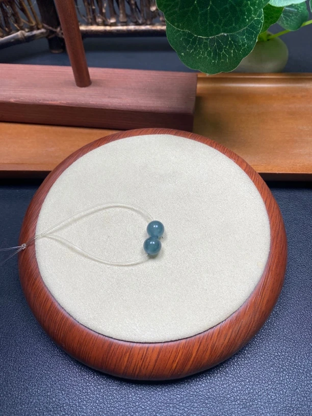 天然A货翡翠1颗卡8浅