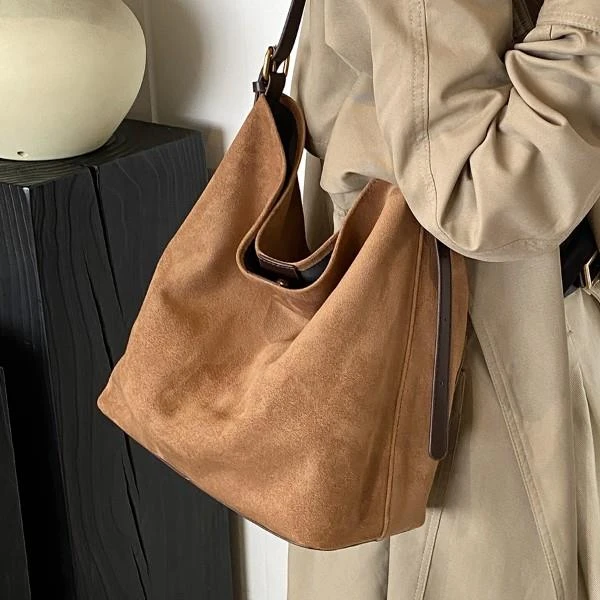 磨砂大容量包包女2024秋冬新款单肩包复古洋气时尚通勤斜挎水桶包