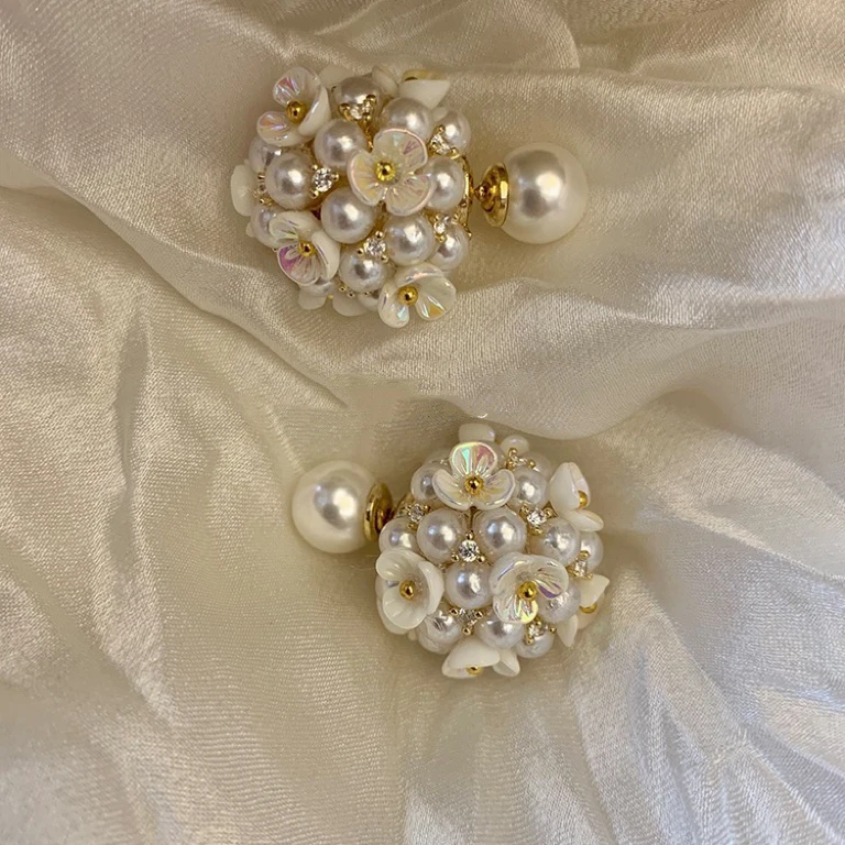 铜合金合成锆石耳饰 气质轻奢温柔优雅绣球花朵耳钉XE9169