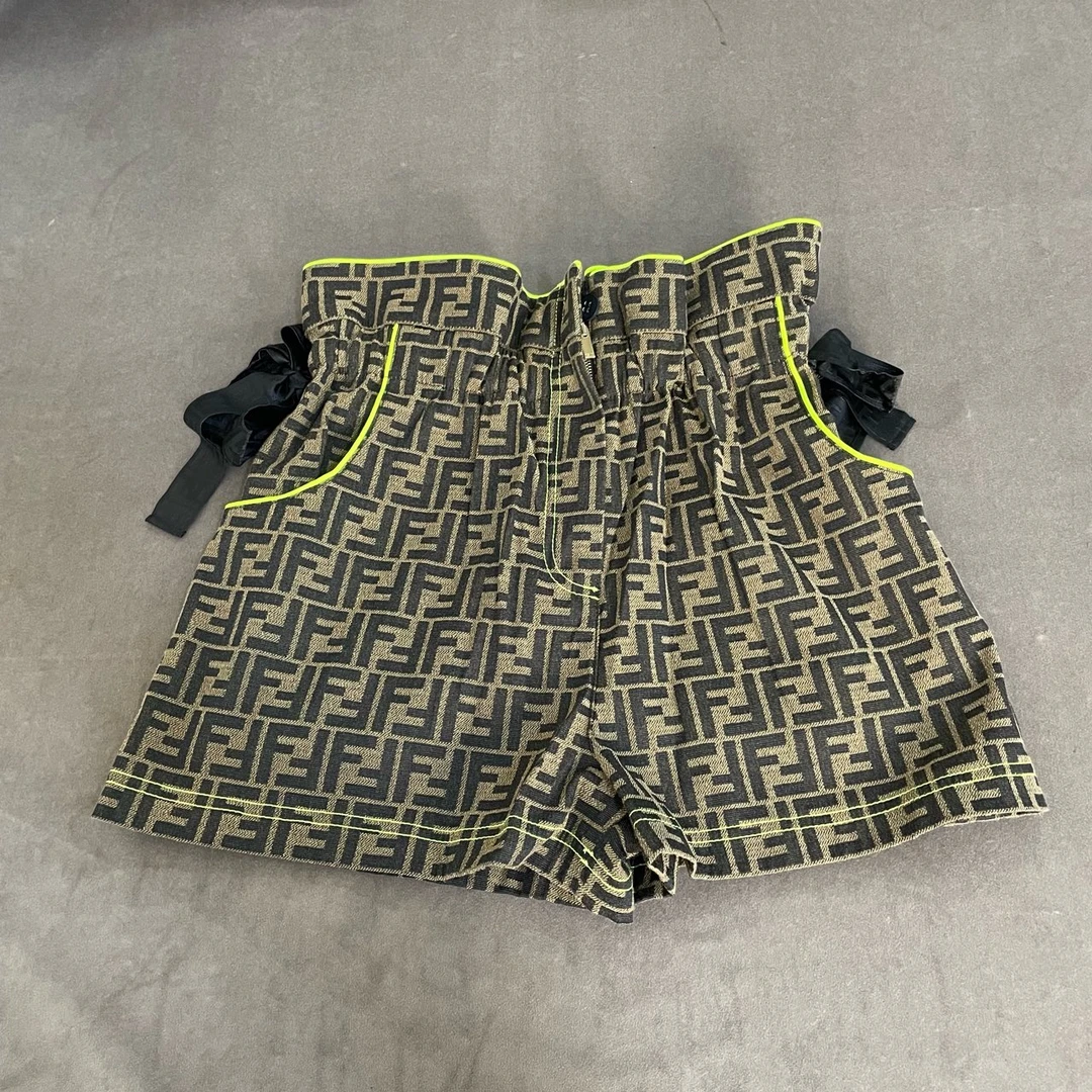 99新 FENDI/芬迪 棕色口袋满logo牛仔短裤 38码