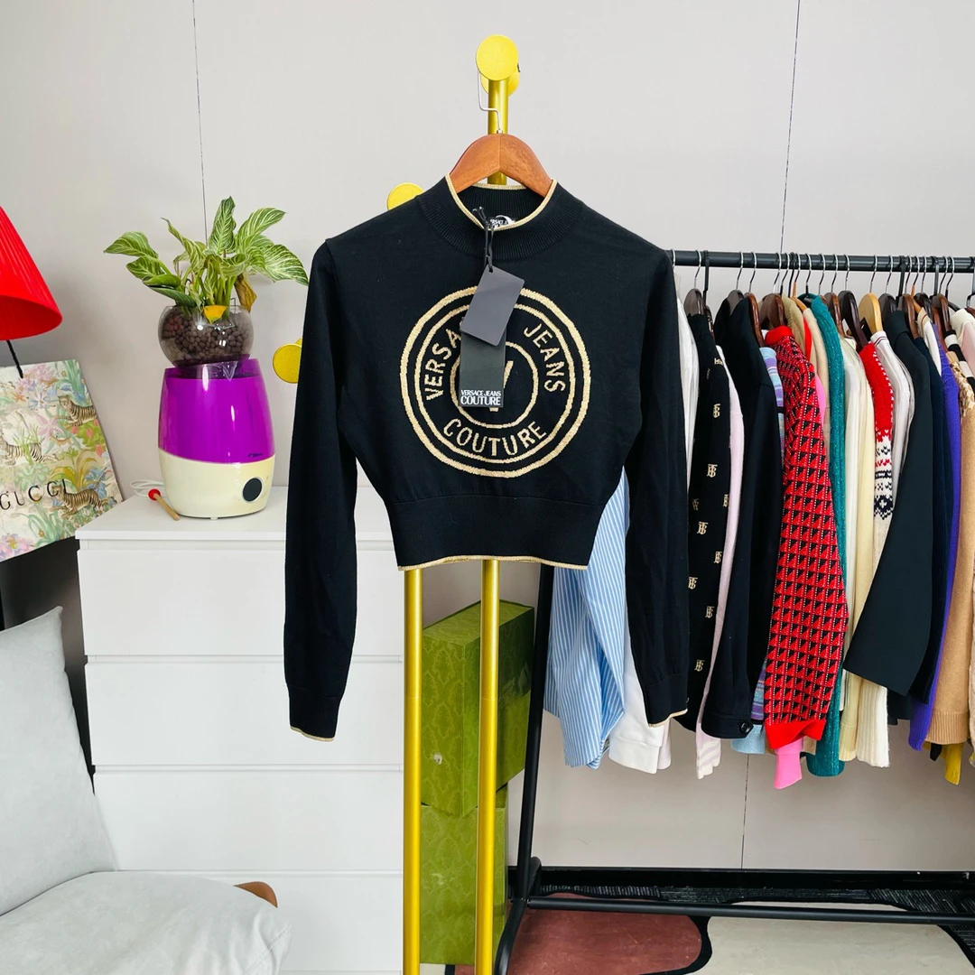 全新未使用 VERSACE/范思哲 黑色胸前大logo毛衣 xs码 全新带吊牌