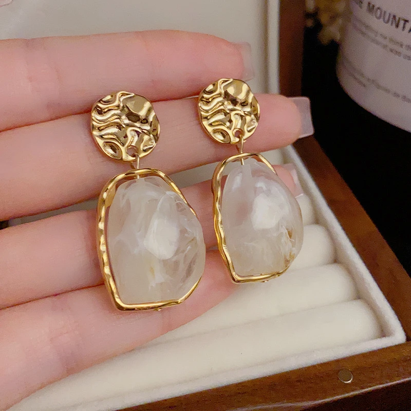 铜合金耳饰 简约个性名复古几何树脂耳坠夸张高级感小众设计耳环