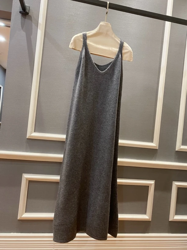 欧都梦·秋冬新品 法式优雅山羊绒极简吊带连衣裙 42024
