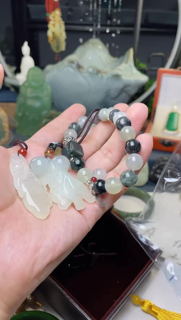 【闪购商品】岫玉颈饰未镶嵌福盒