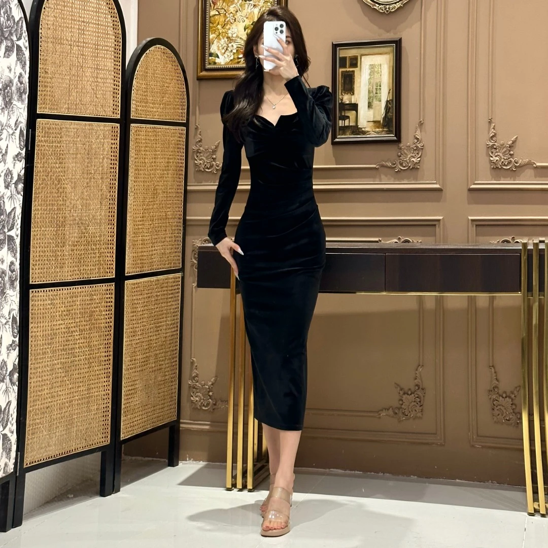 气质女人味轻奢方领长袖丝绒纯色黑色显瘦包身时尚百搭连衣裙长款