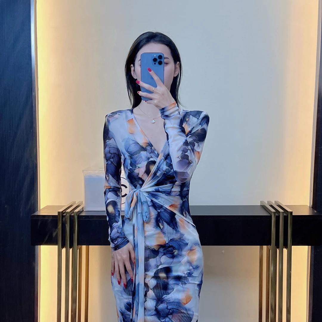 2025春夏款网纱V领绑带长袖出水芙蓉显瘦包身修身百搭开衩连衣裙