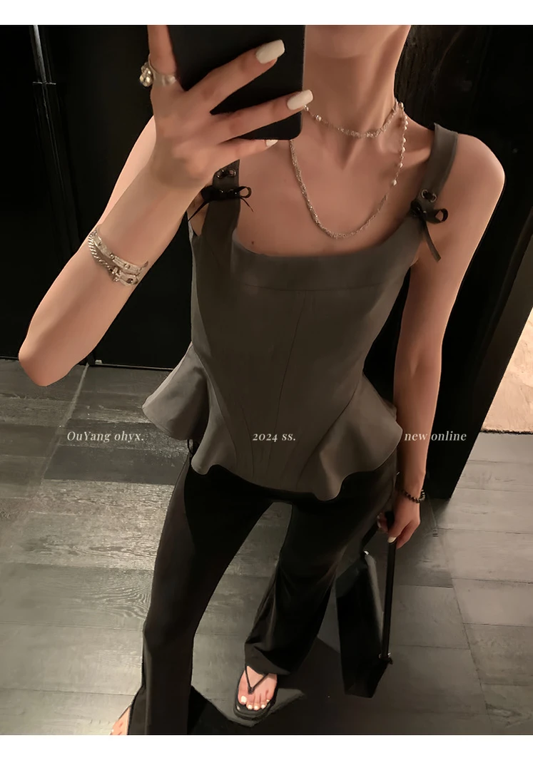 区区欧阳 立体荷叶边衬衫女夏季新款设计感小众修身短款无袖上衣