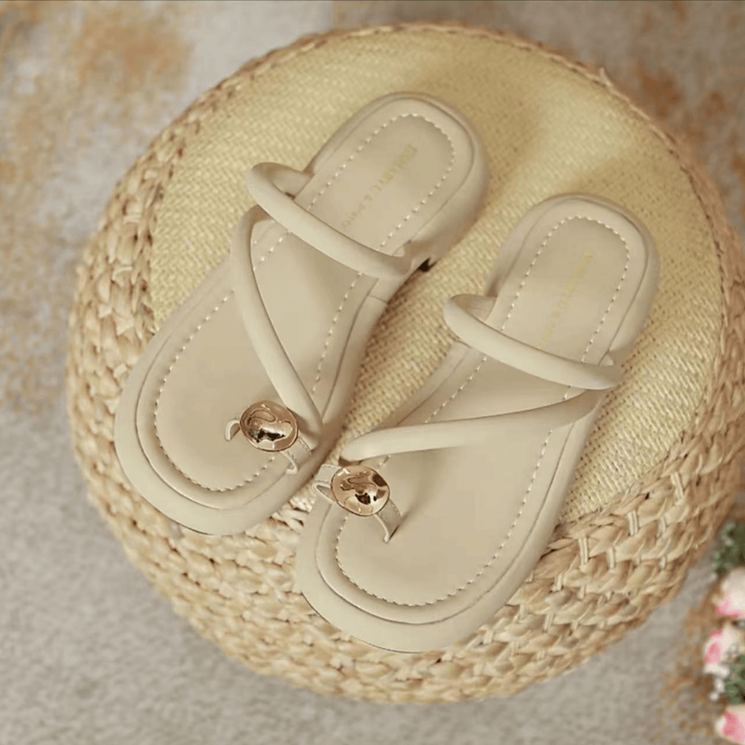 加肥加宽大码女鞋夏季百搭法式金属扣夹趾软底休闲外穿一字拖鞋