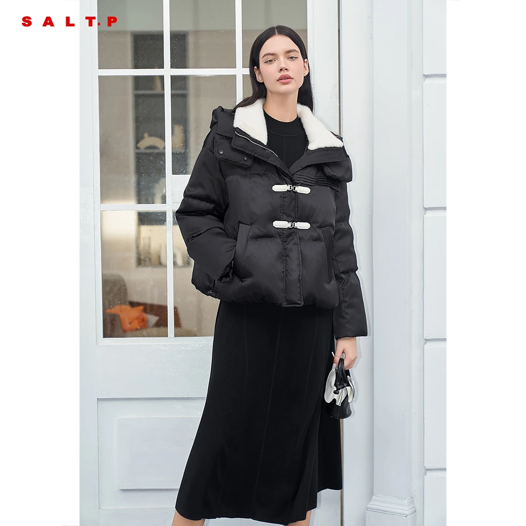 SALT.P可颜翻领减龄撞色皮扣短款白鸭绒连帽羽绒服冬