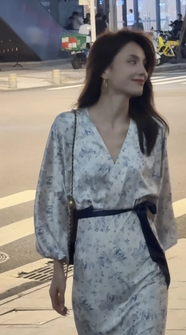 【刘真真青花瓷】Z051 V领设计高级汉服收腰修身长袖连衣裙