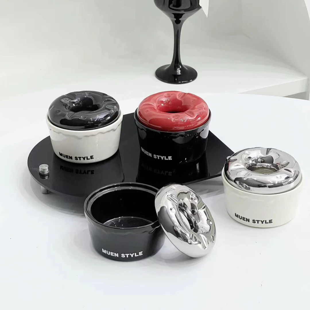 甜甜圈陶瓷烟灰缸家用客厅高级感创意个性高档大气带盖防飞灰摆件