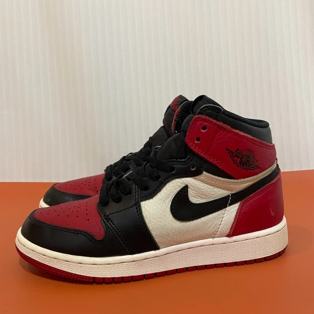 37.5码 AJ1黑白红 市价2399 二手无原盒 98新
