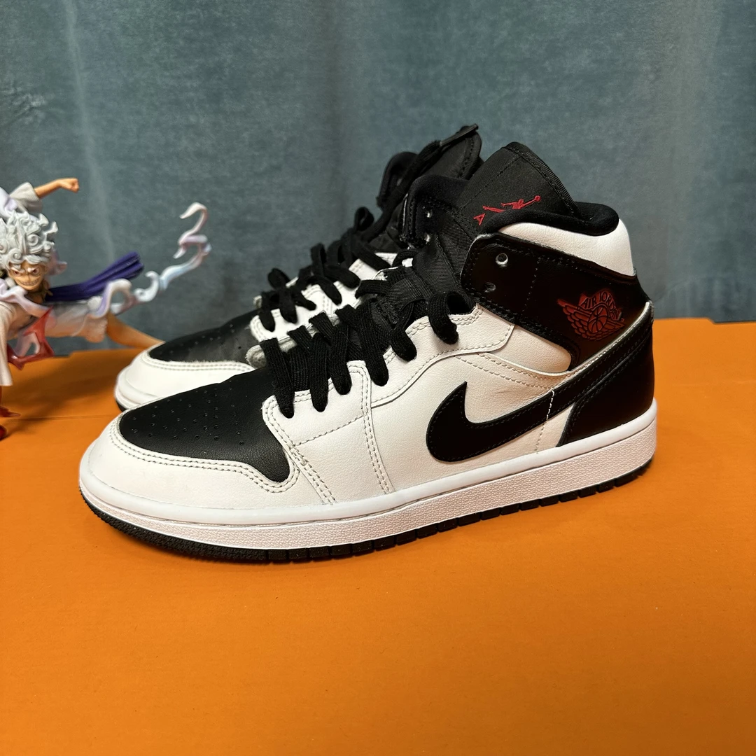 40码 AJ1黑白 市价1839 无原盒 二手主瑕疵褶皱