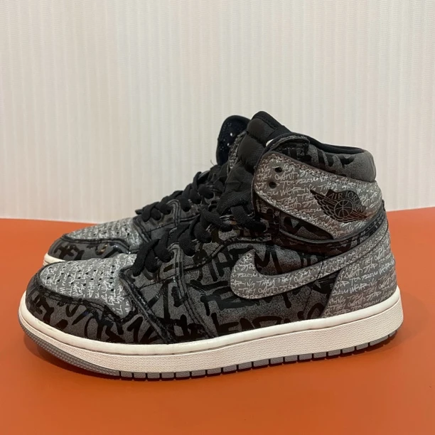 40码 AJ1叛逆禁穿 市价1359 二手无原盒 95新