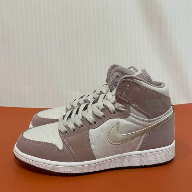 37.5码 aj1淡雅粉 市价2199 有原盒 99新