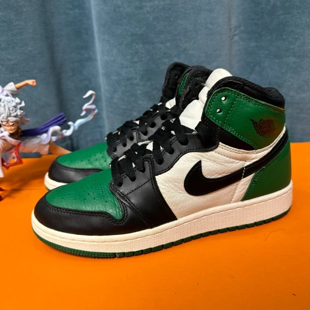 38.5码 AJ1黑绿脚趾 市价3279 无原盒 二手主瑕疵褶皱正常穿着