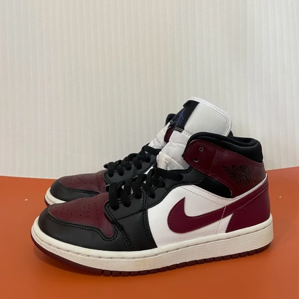 39码 aj1消失的飞翼 市价2029 无原盒 99新