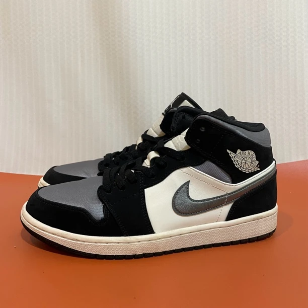 43码 aj1伯爵 市价999 无原盒 99新