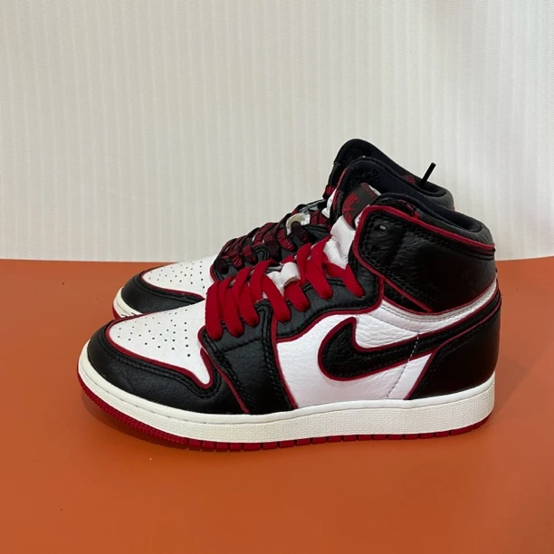 36码 aj1黑红 市价999 有原盒 99新