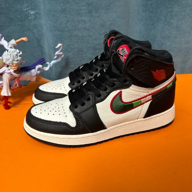 38码 AJ1体育画报 市价1109 有原盒 二手成色不错