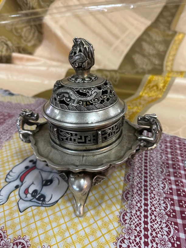 佛堂里点香粉的香炉。