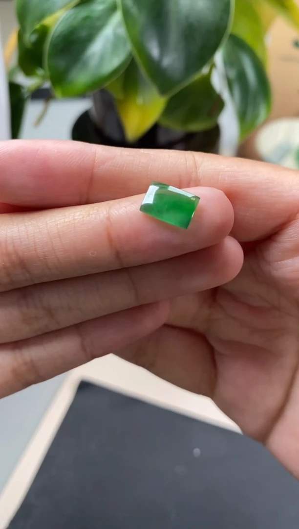 【闪购商品】翡翠颈饰未镶嵌翡翠冰果绿马鞍