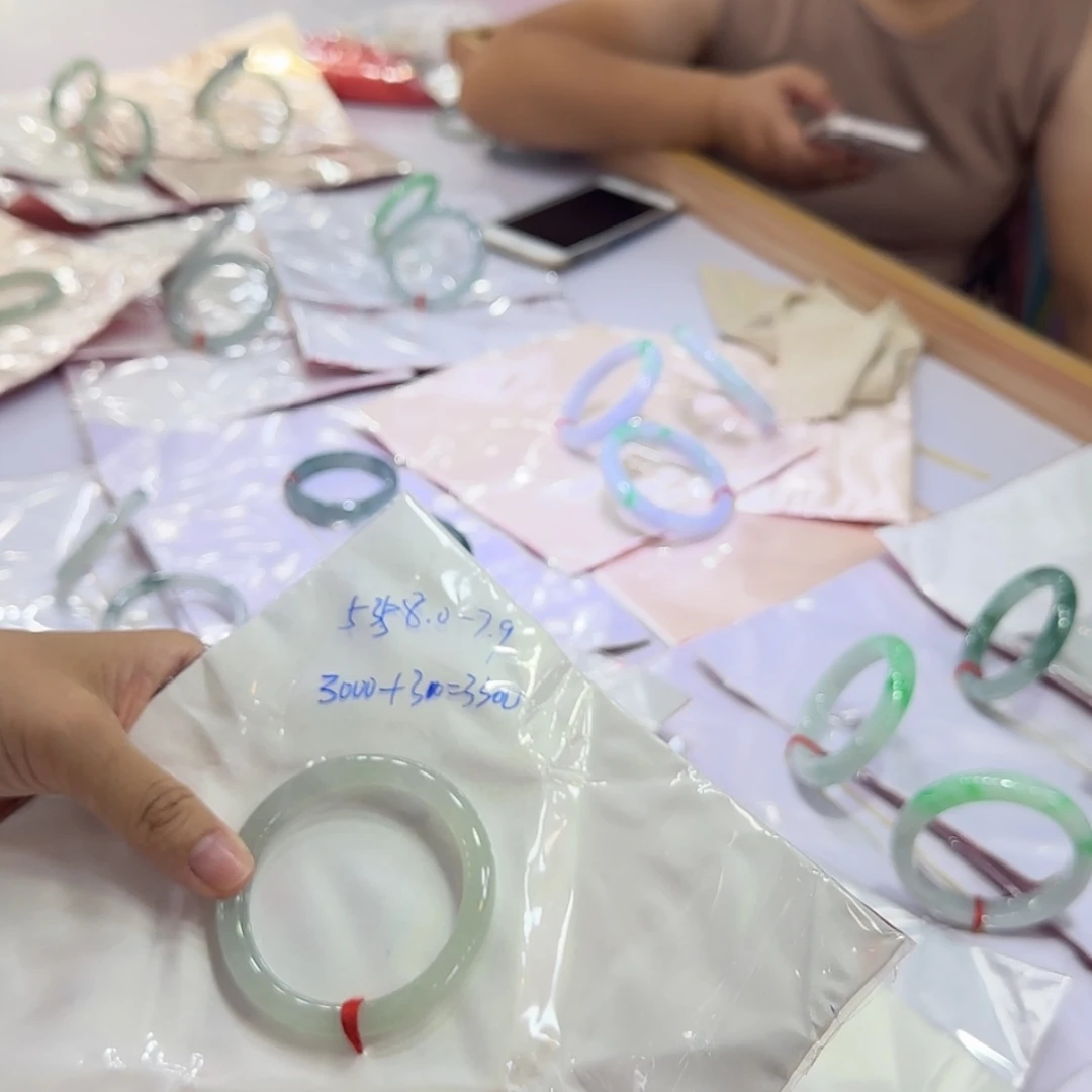 【闪购商品】翡翠手镯未镶嵌天***秋翡翠
