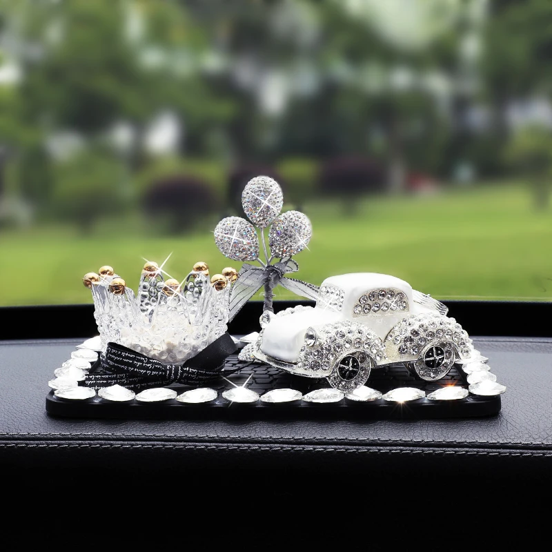 镶钻车模型车载香水香薰摆件女生时尚车载香水香氛装饰品汽车内饰