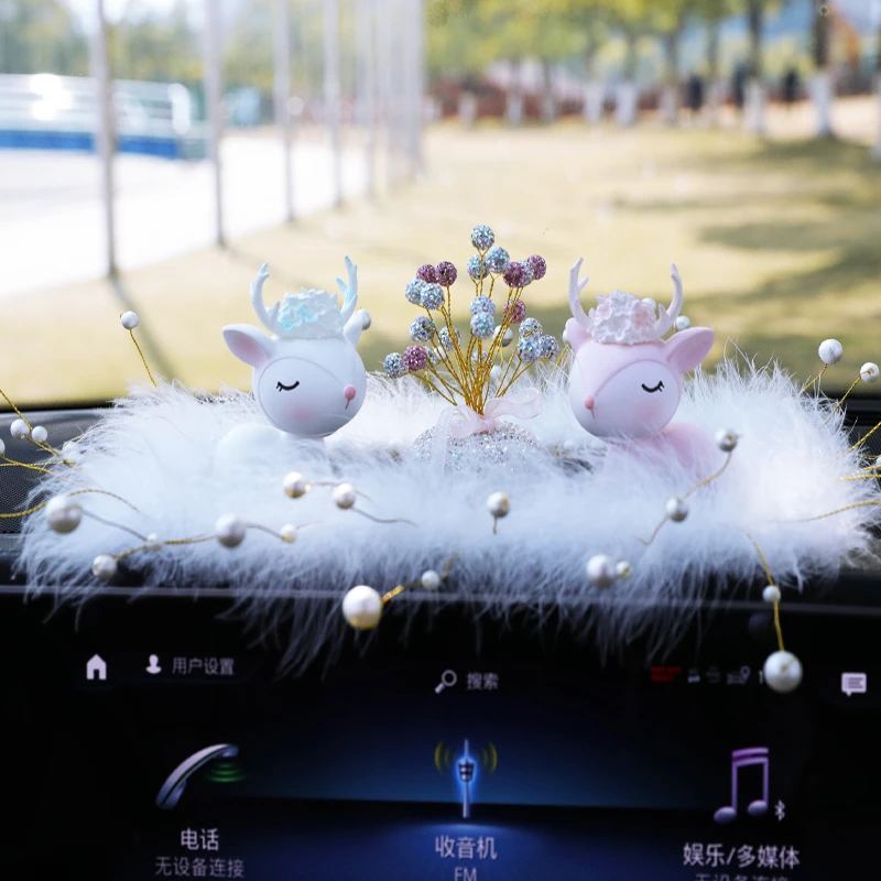 网红可爱小鹿一家四口摇头车载摆件女生车内装饰香薰装饰品