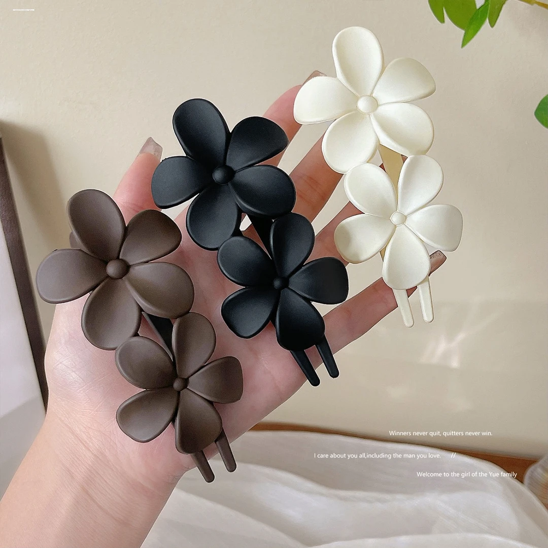 日常磨砂花朵抓夹温柔可爱2025甜美质感小众时尚显白女生百搭