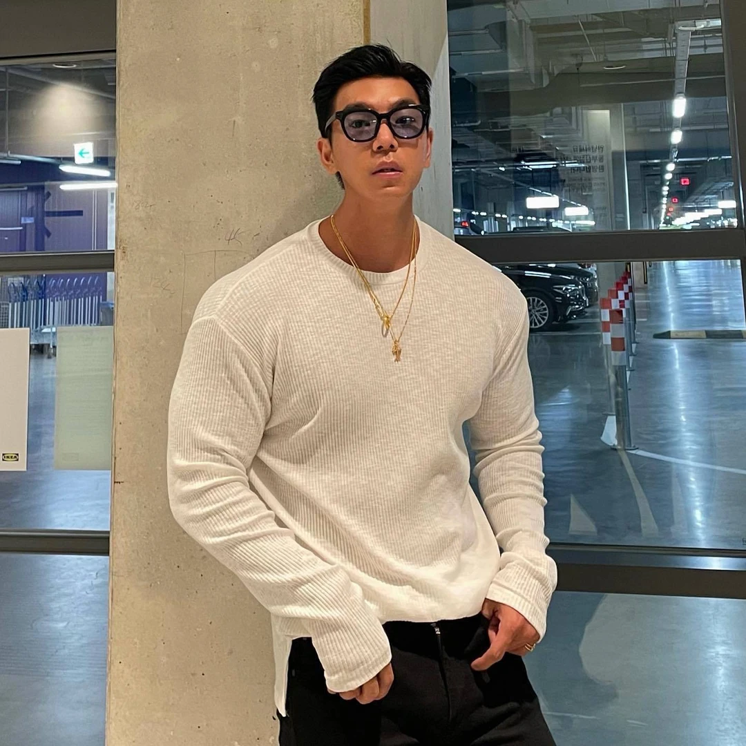 运动长袖男春秋季圆领套头T恤纯色条纹修身潮牌打底健身美式衣服