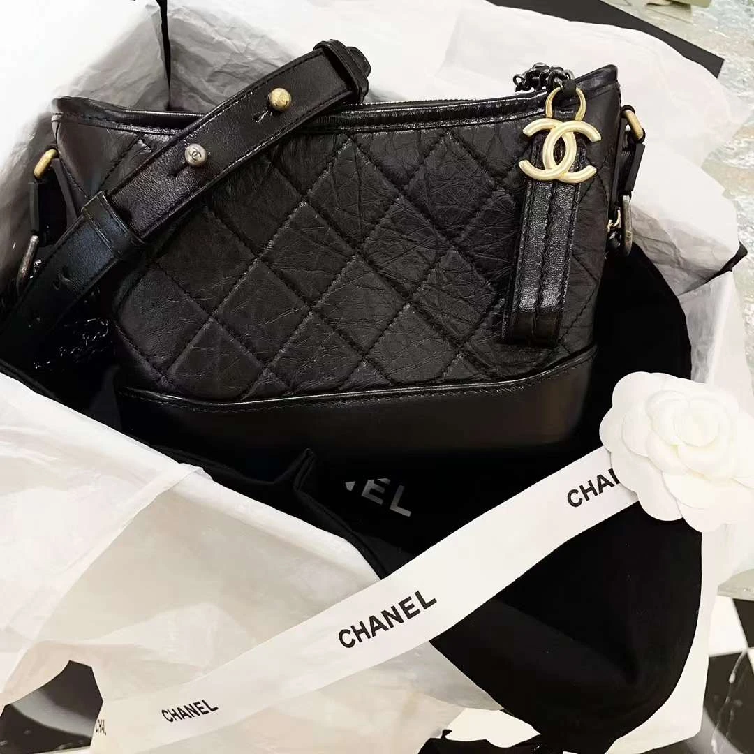 99新 Chanel/香奈儿 蔚蓝/黑金 小号 流浪包 油蜡牛皮 27开