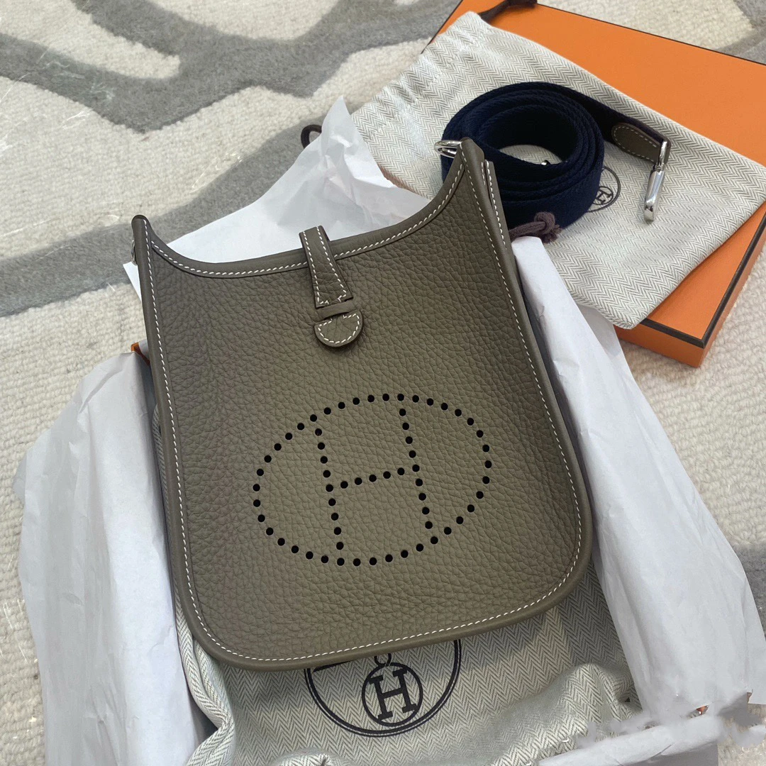 99新 Hermes/爱马仕 蔚蓝/大象灰银扣mini伊芙琳 Z刻