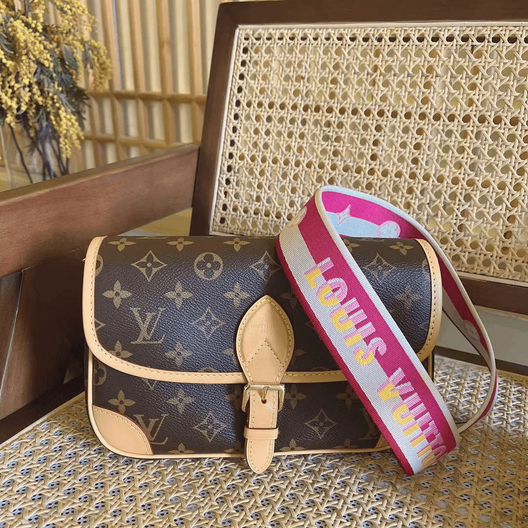 95新 LouisVuitton/路易威登 蔚蓝/粉肩带 法棍包 98新