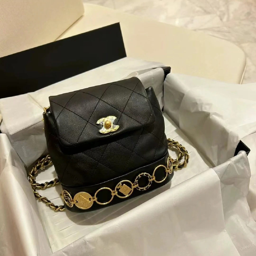 全新未使用 Chanel/香奈儿 蔚蓝 /23B 黑金牛 徽章款 双肩包