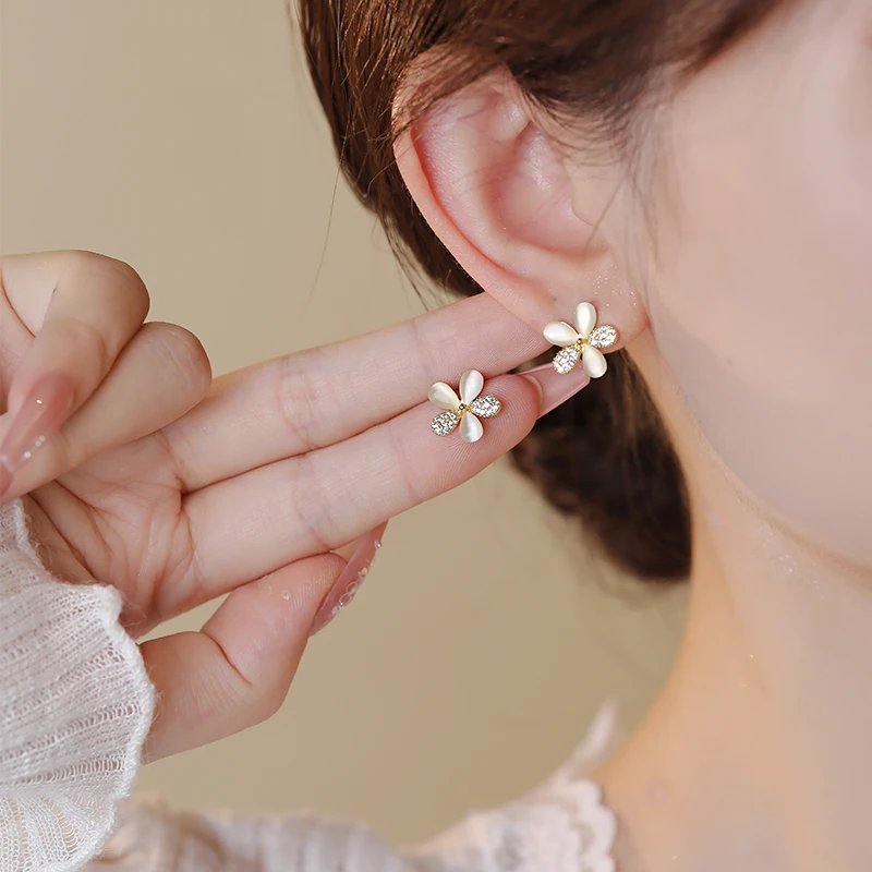 铜合金合成锆石耳饰 清新花朵耳钉甜美精致轻奢时尚饰品简约耳环