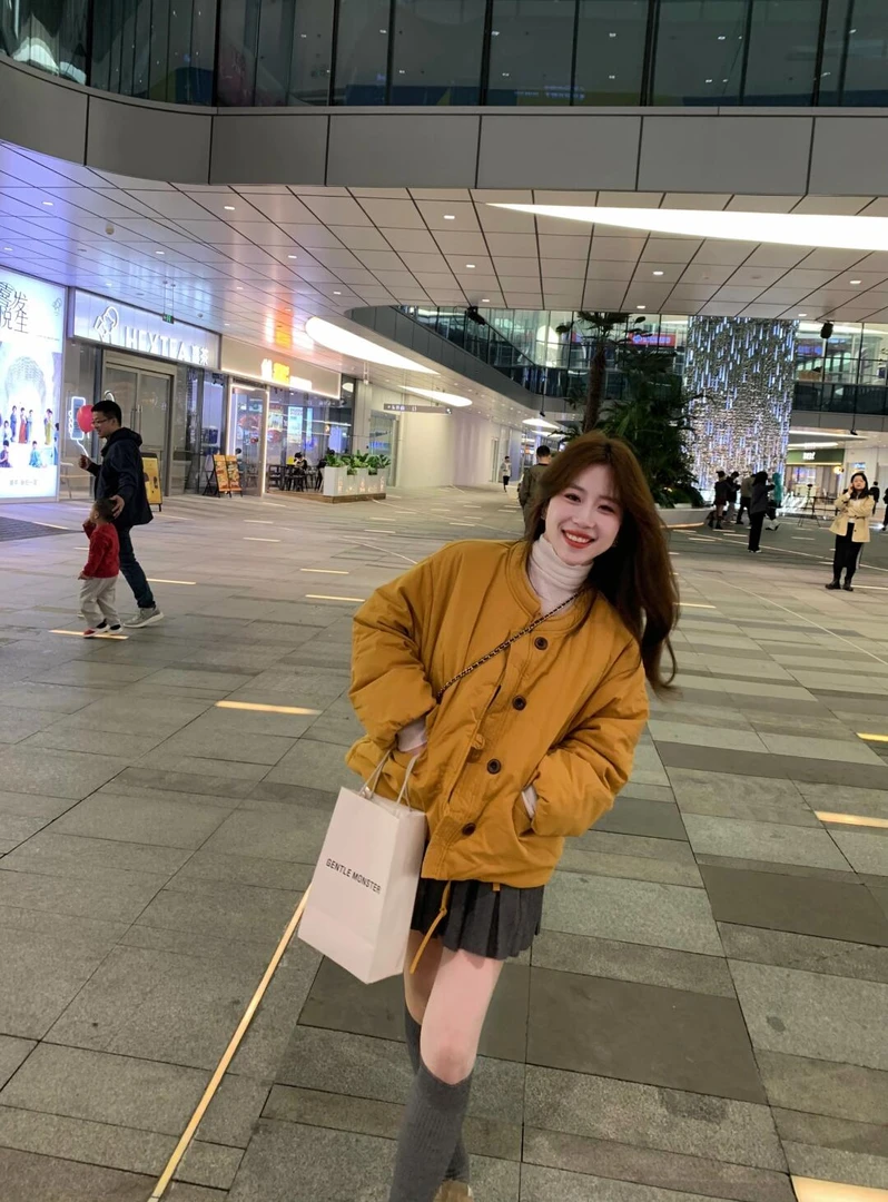 秋冬新款圆领气质下摆抽绳羽棉服女高领针织打底衫百褶半身裙套装