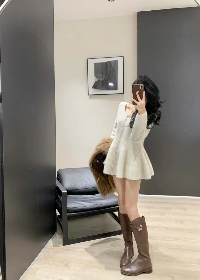 秋冬连衣裙女2025新款收腰显瘦小个子长袖打底针织裙子