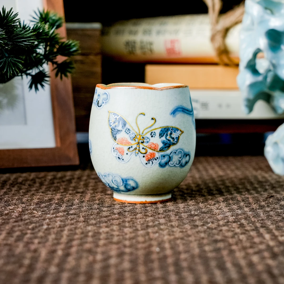 【朴云堂】祥云斗彩蝴蝶葵口腰鼓杯 125ml PYS1013