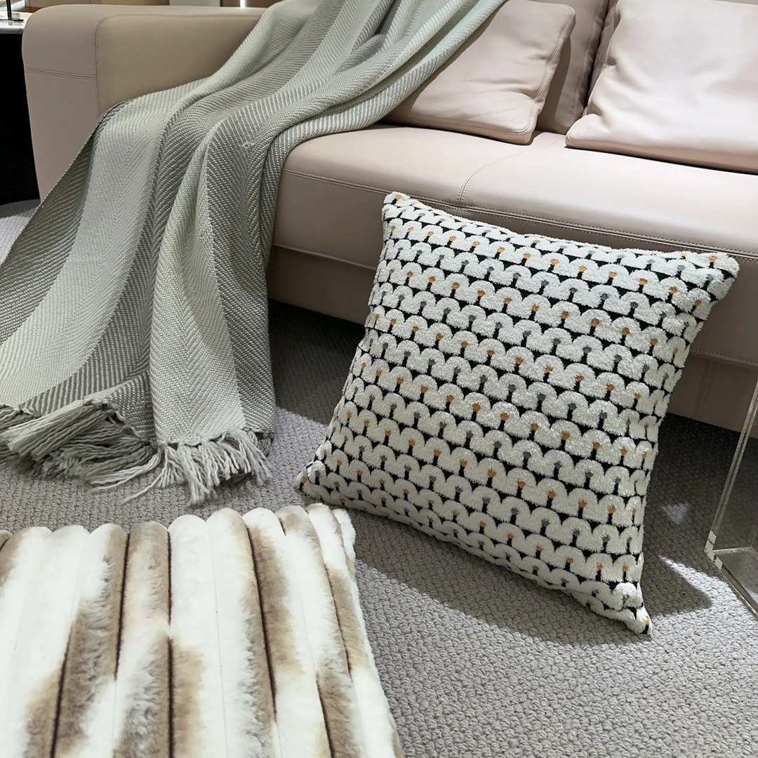 满印小蜡烛留白轻奢简约复古毛绒抱枕卧室沙发靠枕背枕垫腰枕