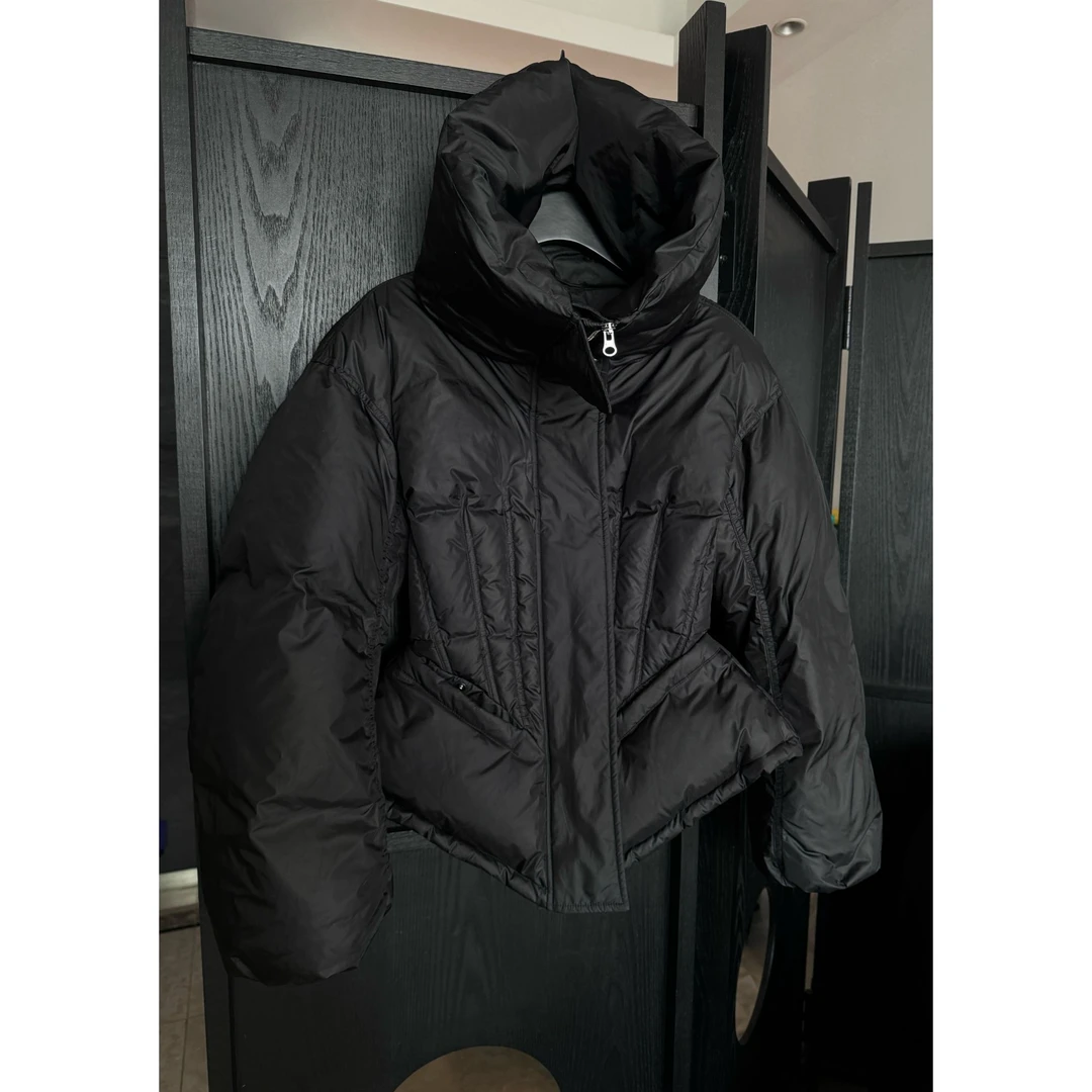 短款收腰伞摆羽绒服