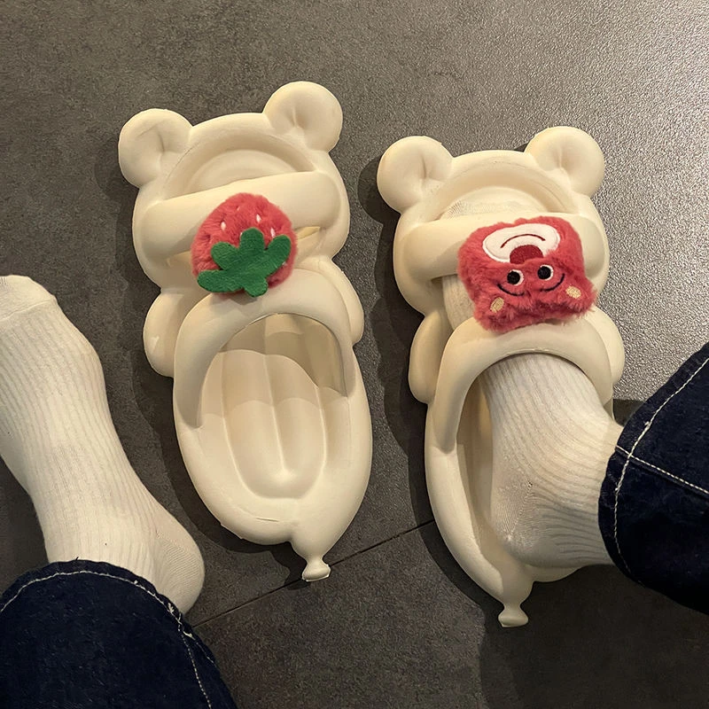 草莓熊拖鞋女夏季外穿时尚2023一字防滑超软底ins潮可爱宿舍凉拖