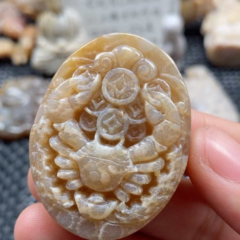 【闪购商品】硅化珊瑚（珊瑚玉）颈饰未镶嵌招***柜