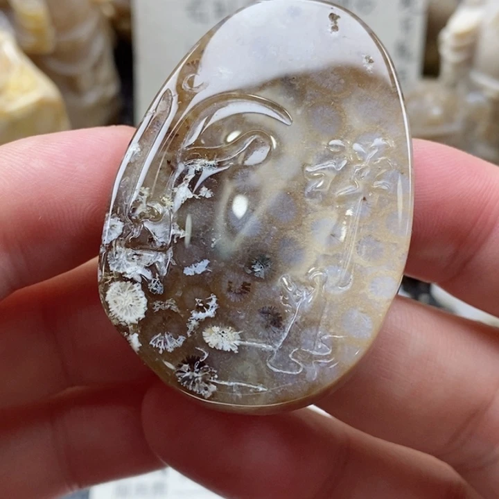 硅化珊瑚（珊瑚玉）颈饰未镶嵌