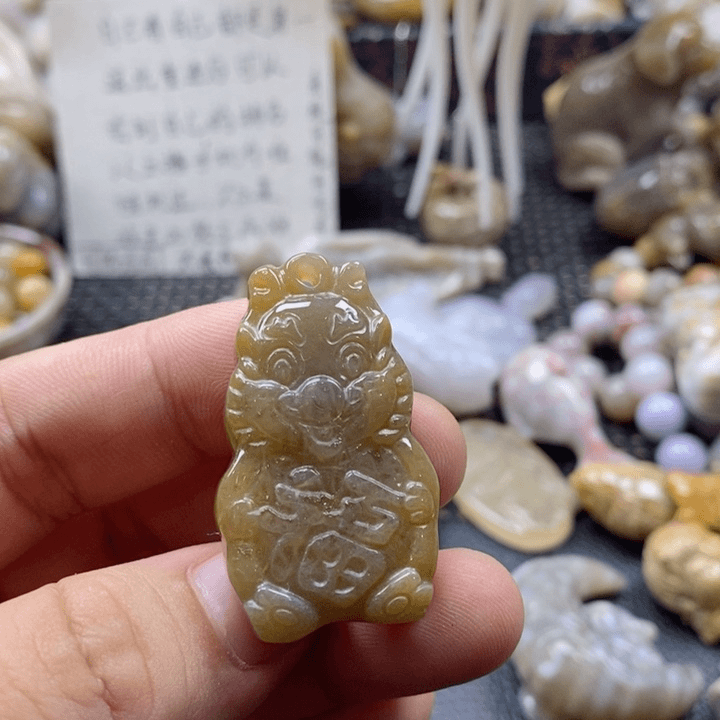 硅化珊瑚（珊瑚玉）颈饰未镶嵌
